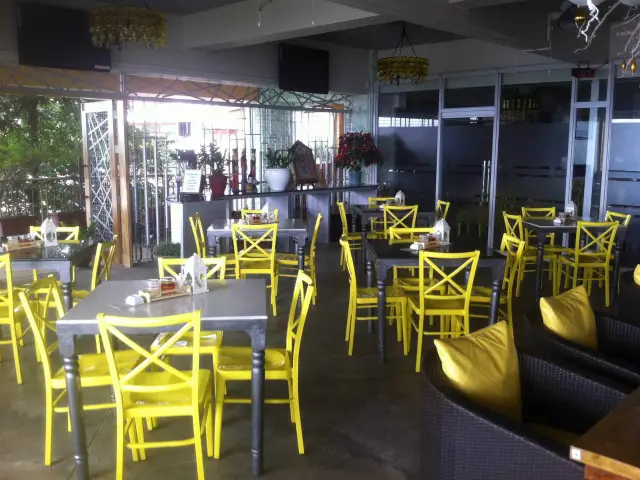 Yellow Lantern Cafe Food Photo 8