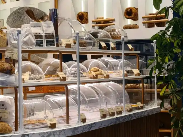 Sour & Sweet Artisan Bakery by Happy Bakers'nin yemek ve ambiyans fotoğrafları 14