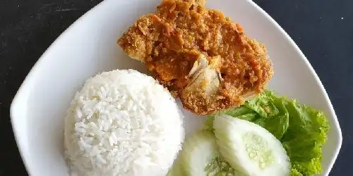 Ayam Geprek AAA, Bayam Dalam