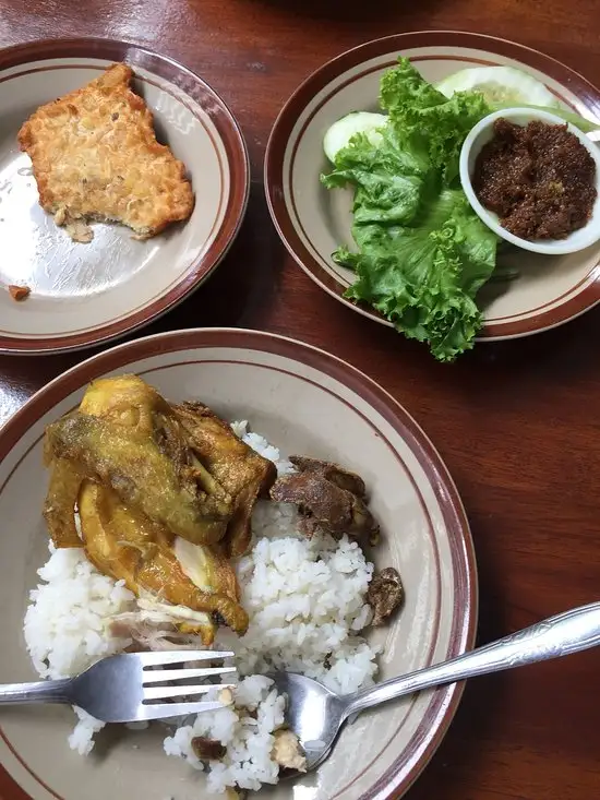 Gambar Makanan Ayam Goreng Kampung Mbah Karto 17