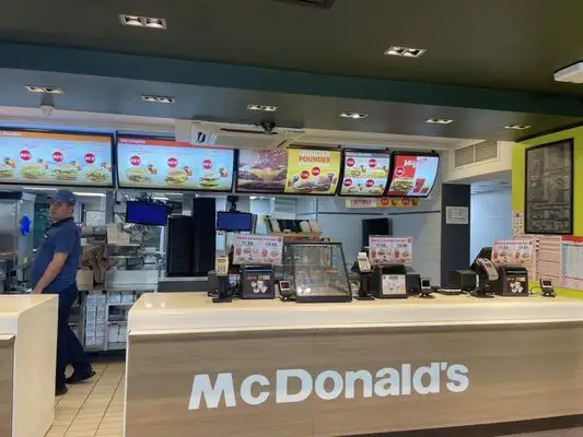 McDonald&apos;s'nin yemek ve ambiyans fotoğrafları 1