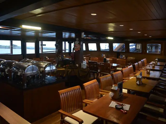 Gambar Makanan Pirate Dinner Cruise 13