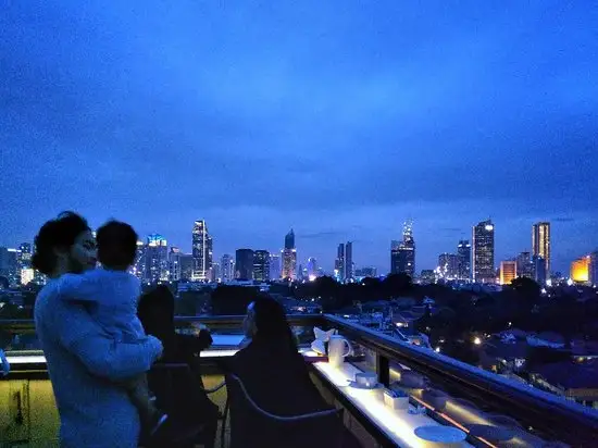 Gambar Makanan La Vue Rooftop Bar 13