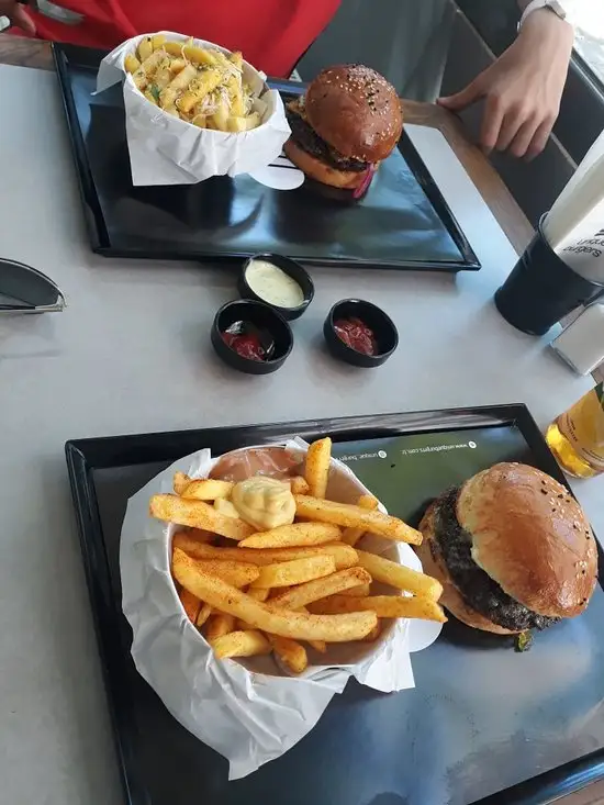 Unique Burgers'nin yemek ve ambiyans fotoğrafları 3