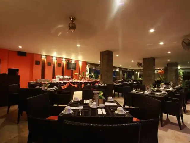 Gambar Makanan Adhiyoga Restaurant & Bar - The Lokha Legian Resort & Spa 4