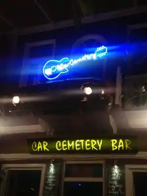 Car Cemetery Bar'nin yemek ve ambiyans fotoğrafları 1