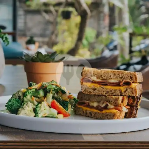 Gambar Makanan Salad & Sandwich by Sted, Canggu 8