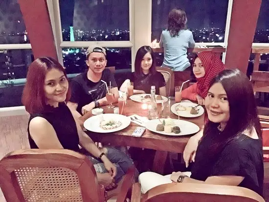 Gambar Makanan ON20 Bar & Dining Sky Lounge 18