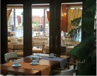 La salle d'Or Restaurant - Hotel Midi Ankara'nin yemek ve ambiyans fotoğrafları 2