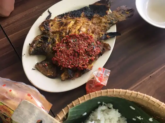 Gambar Makanan Ikan Bakar Bambu Haur 18