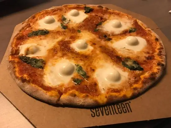 Seventeen Pizza'nin yemek ve ambiyans fotoğrafları 16