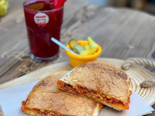 Adana Ütülü Tost ve Şalgam'nin yemek ve ambiyans fotoğrafları 2