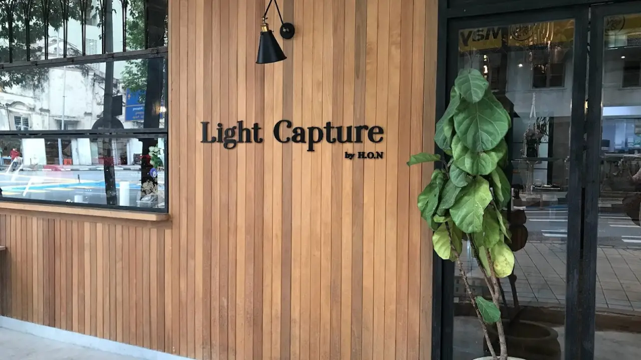 Light Capture Café by H.Ö.N