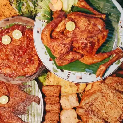 Ayam Taliwang Mbok Sutil Khas Lombok, Perintis Kemerdekaan