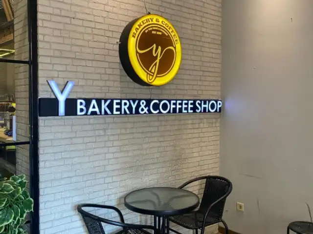 Gambar Makanan Y Bakery & Coffee 8
