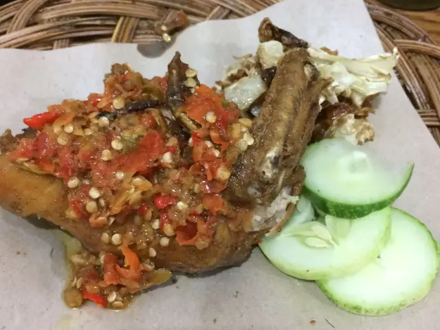 Gambar Makanan Ayam Gepuk Sambal Bawang Pak Gembus 9