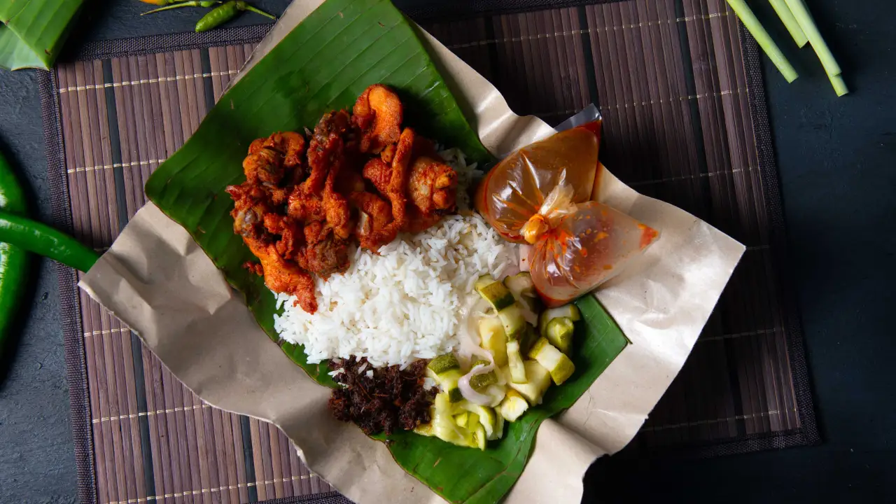 Nasi Kukus Ayam Berempah