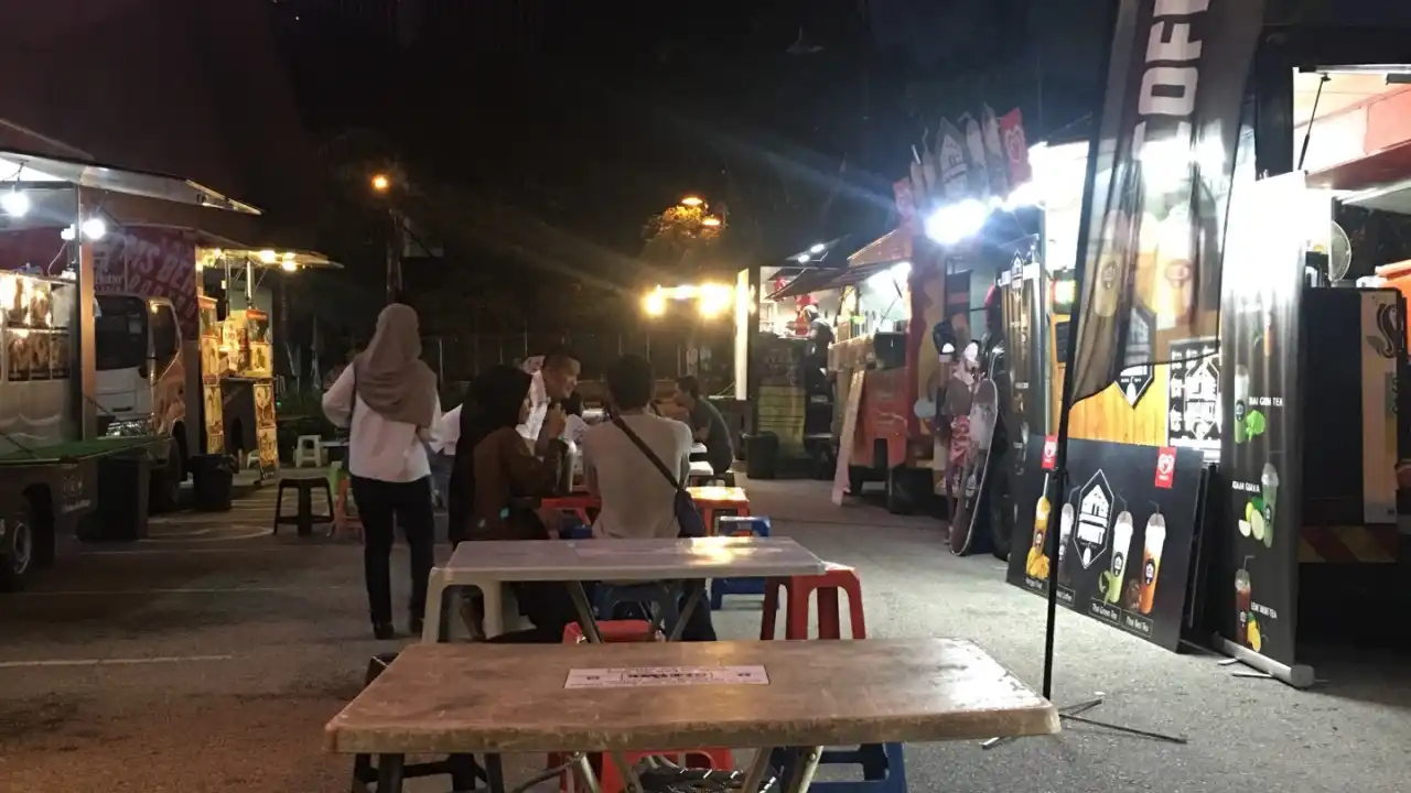 Anggerik Mall Food Truck Alley