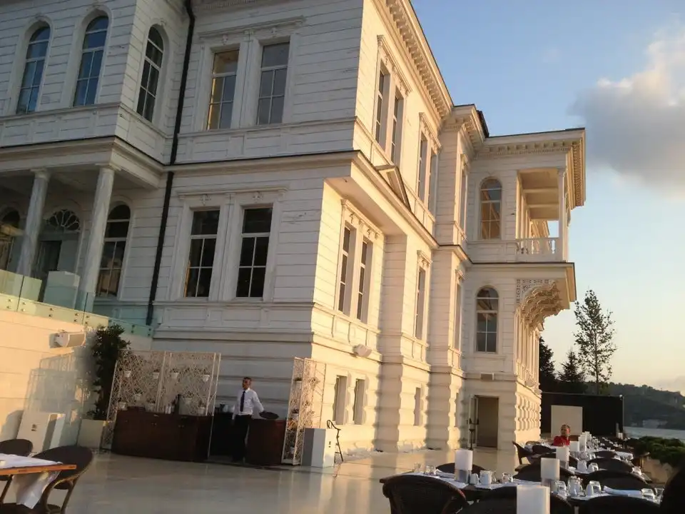 Ajıa Restaurant