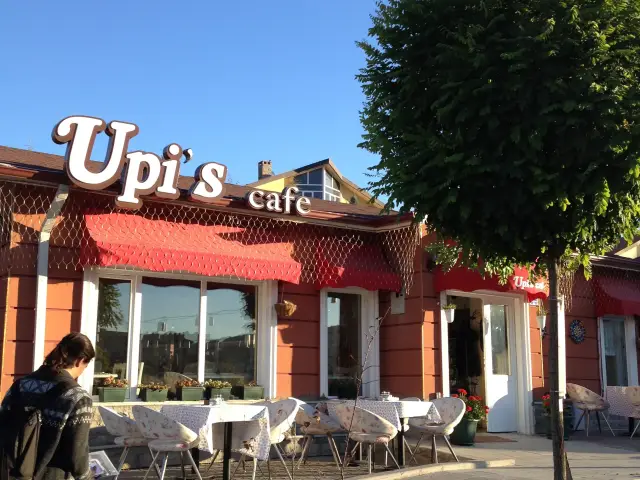 Upi's Cafe'nin yemek ve ambiyans fotoğrafları 6