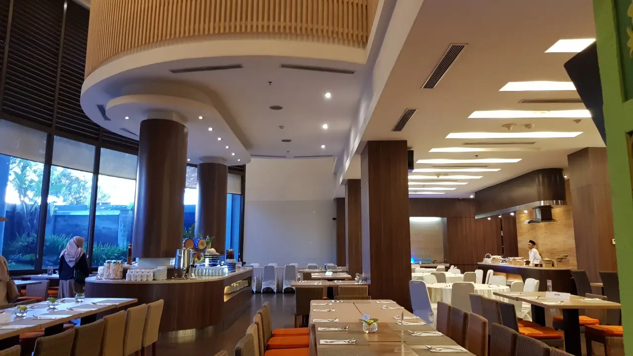 Kemangi Restaurant - Hotel Santika