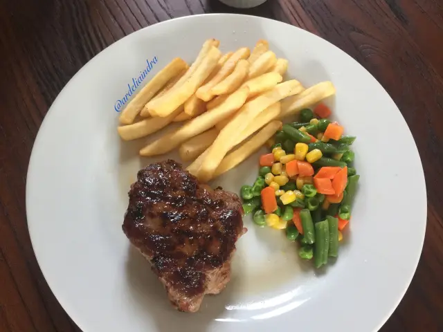 Gambar Makanan Steak and Satay - Hotel Paragon 3