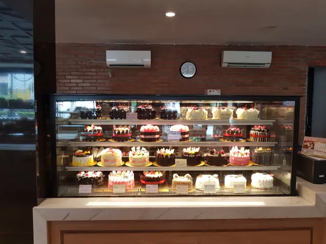 Gambar Makanan Capital Bakery & Cake 11