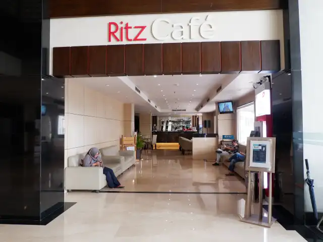 Gambar Makanan Ritz Cafe - Orchardz Hotel 7