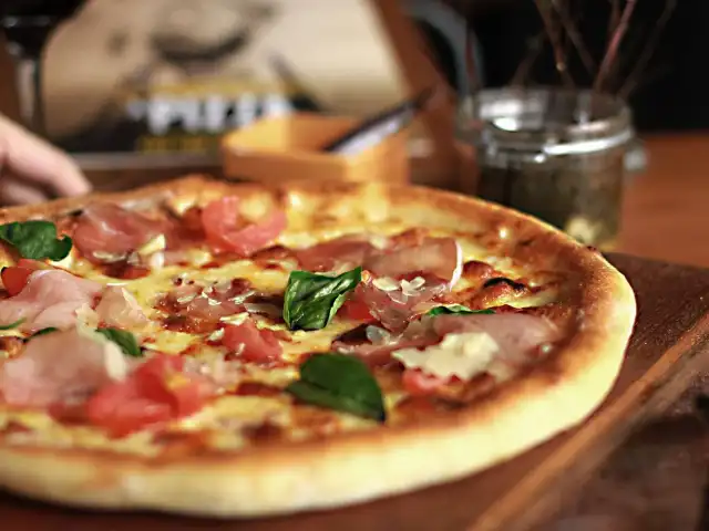 Gambar Makanan Bastardo Gourmet Pizza & Bar 8