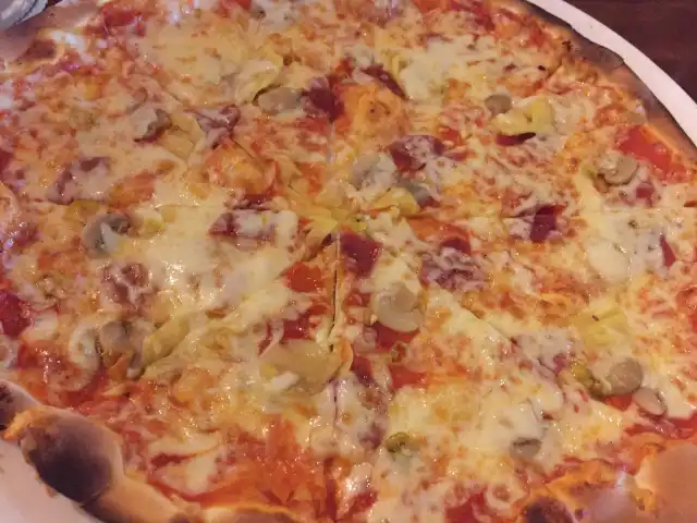 Gambar Makanan La Pizza Swiss-BelInn Hotel 8