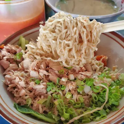 Bakmi Hau Hau