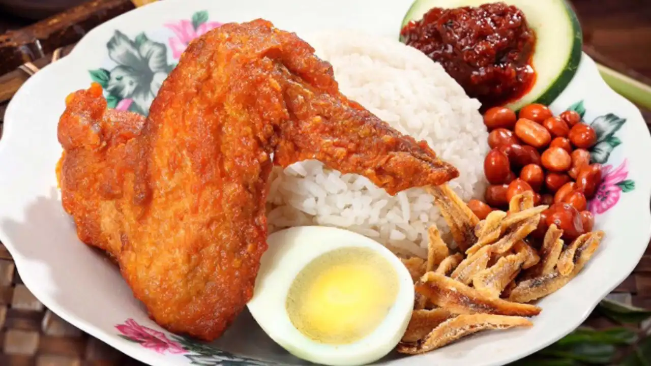 NASI LEMAK RENDANG DAGING HITAM OMAKCHU