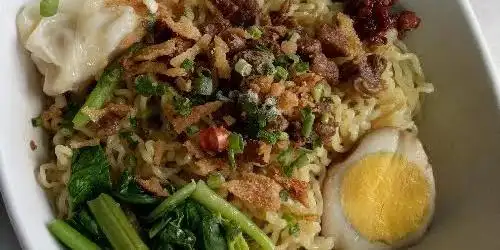 Mie Pangsit Antri, Samarinda