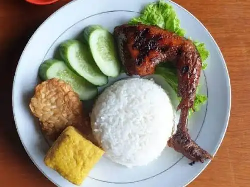 Ayam Goreng Dapur Nyai, Taman Hewan