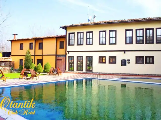 Otantik Club Hotel'nin yemek ve ambiyans fotoğrafları 1