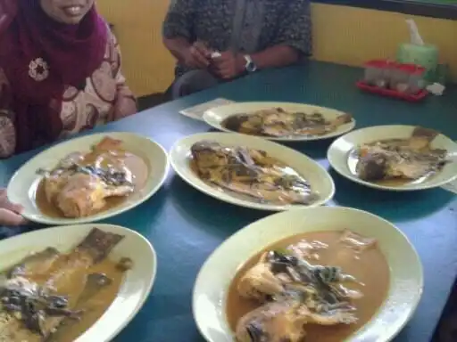 Gambar Makanan Gule Kepala Ikan Mas Agus 4