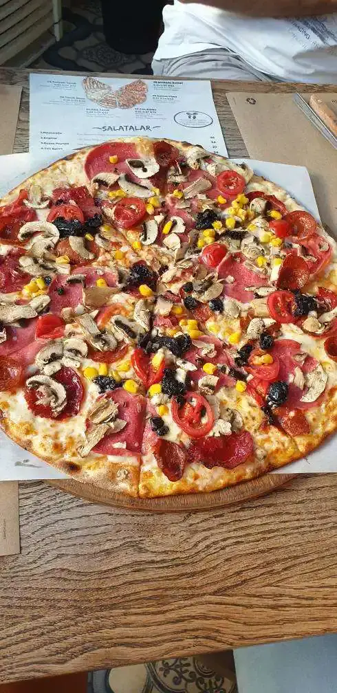 Pizza Locale'nin yemek ve ambiyans fotoğrafları 12