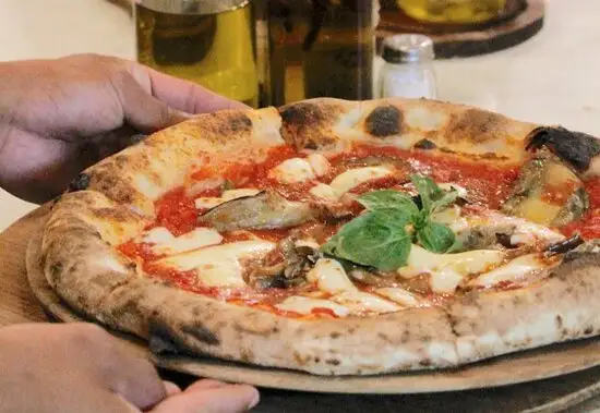 Gambar Makanan L'Osteria Pizza e Cucina Canggu 7