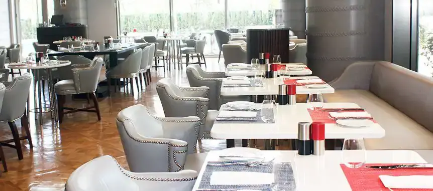 Remina Restaurant - Wyndham Grand İstanbul Kalamış Marina Hotel'nin yemek ve ambiyans fotoğrafları 3