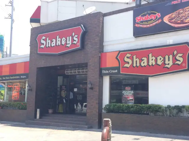 Shakey's Food Photo 5