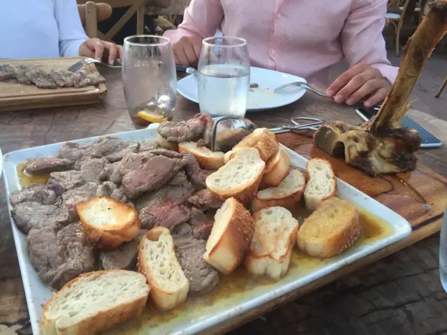 Nusr-Et Steakhouse'nin yemek ve ambiyans fotoğrafları 4