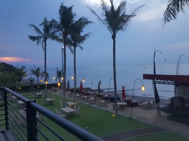 Gambar Makanan La Costa Beach Lounge 1