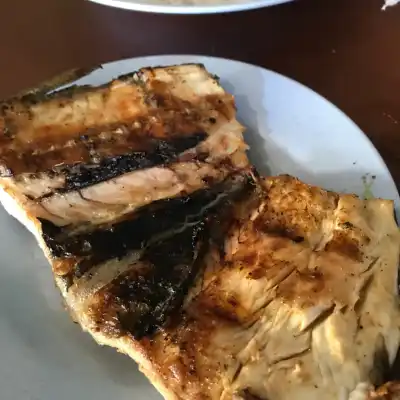 Ikan bakar batu putih