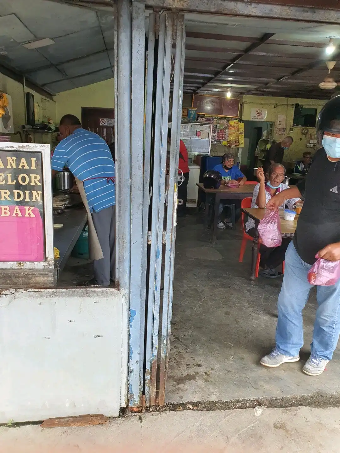 The Legend Pa Curry House Nasi Daun Pisang dan Roti Canai Pasir Mas