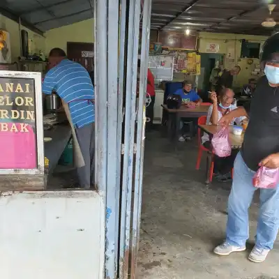 The Legend Pa Curry House Nasi Daun Pisang dan Roti Canai Pasir Mas