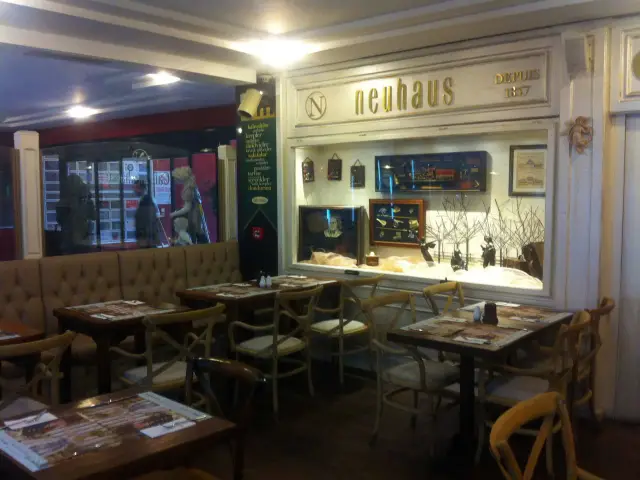 Neuhaus Cafe'nin yemek ve ambiyans fotoğrafları 8