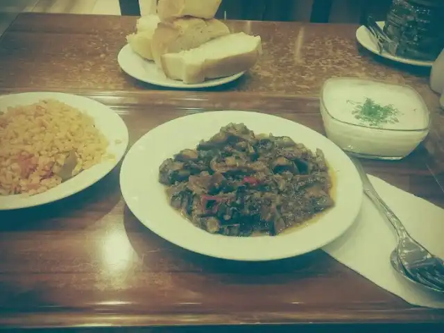 Emirhan Lezzet Dunyasi'nin yemek ve ambiyans fotoğrafları 16