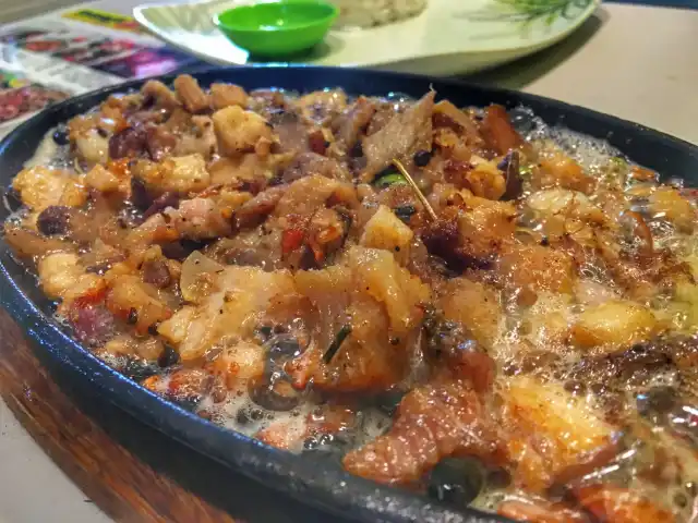 Tatang's Boneless Cebu Lechon Food Photo 19