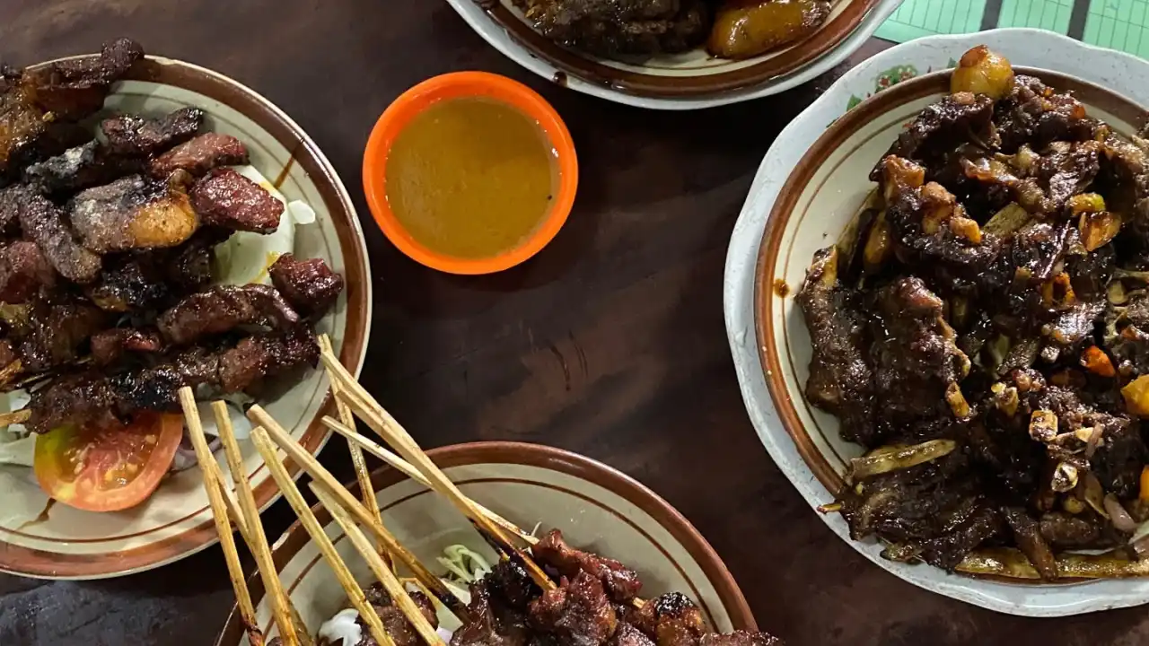 Sate Kambing Pak Manto