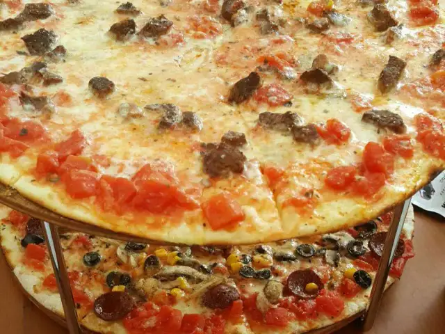 The Upper Crust Pizzeria'nin yemek ve ambiyans fotoğrafları 46